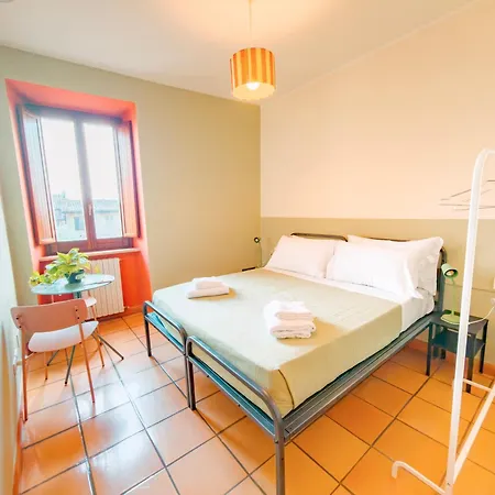 Old Town Hostel *